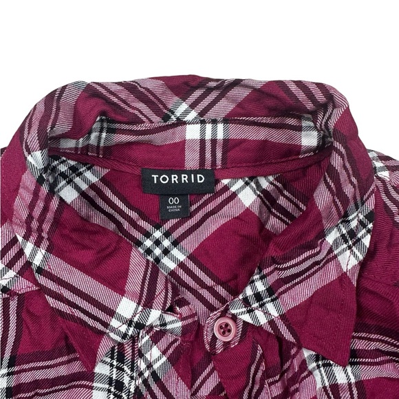 TORRID: Taylor Slim Fit Rayon Twill Crop Button-Up Shirt -Size 00 / 0X - Picture 9 of 9